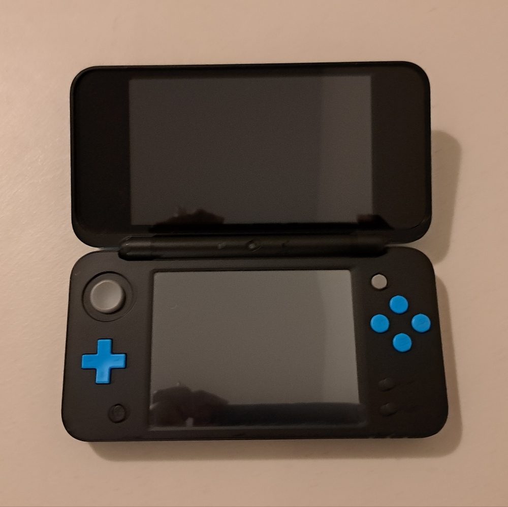 Nintendo 2DS XL - Blue & Black (FOR PARTS ONLY!!)